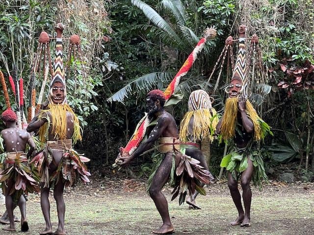 96 Αρμενίζοντας στο Vanuatu – Malekula  & the Nalawan Festival (GR)